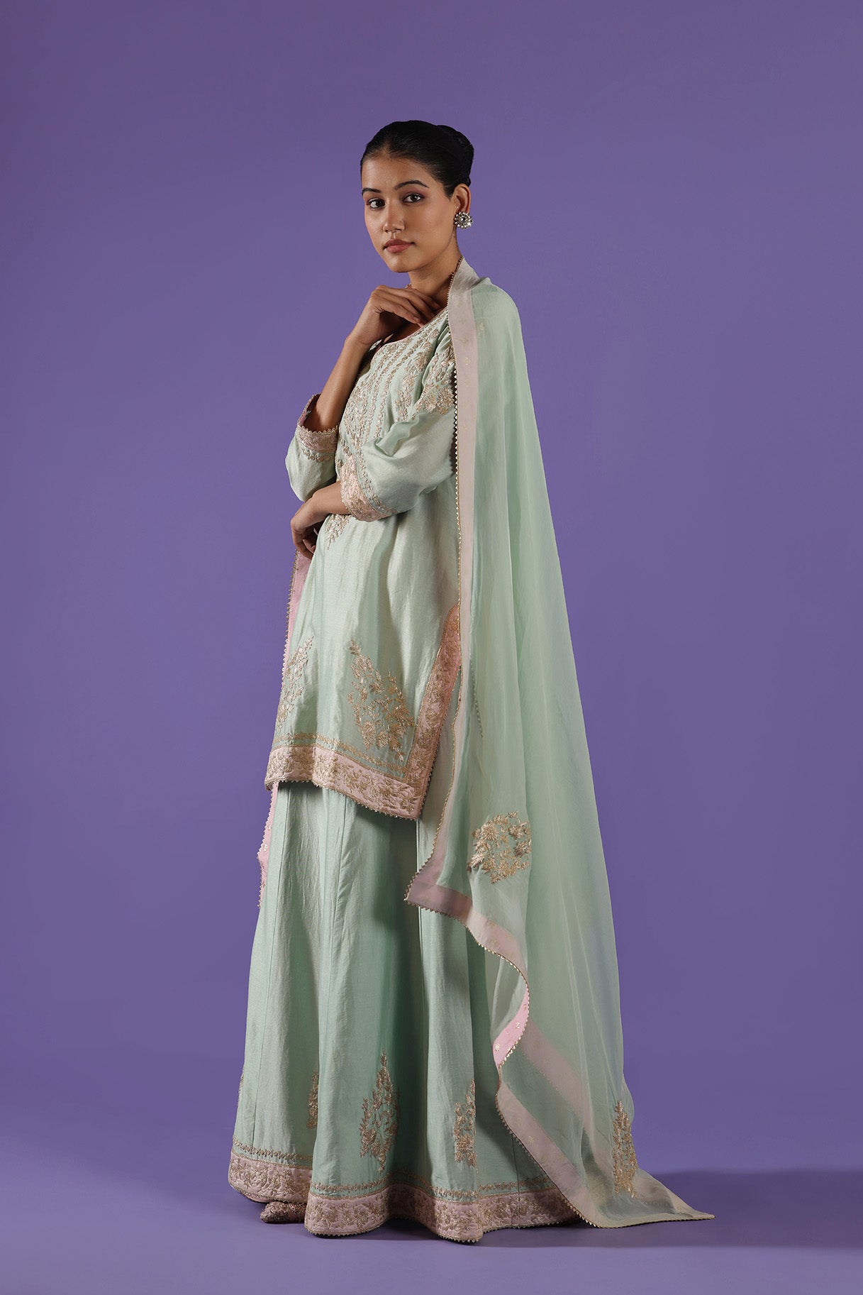 Mrunali Sharara set