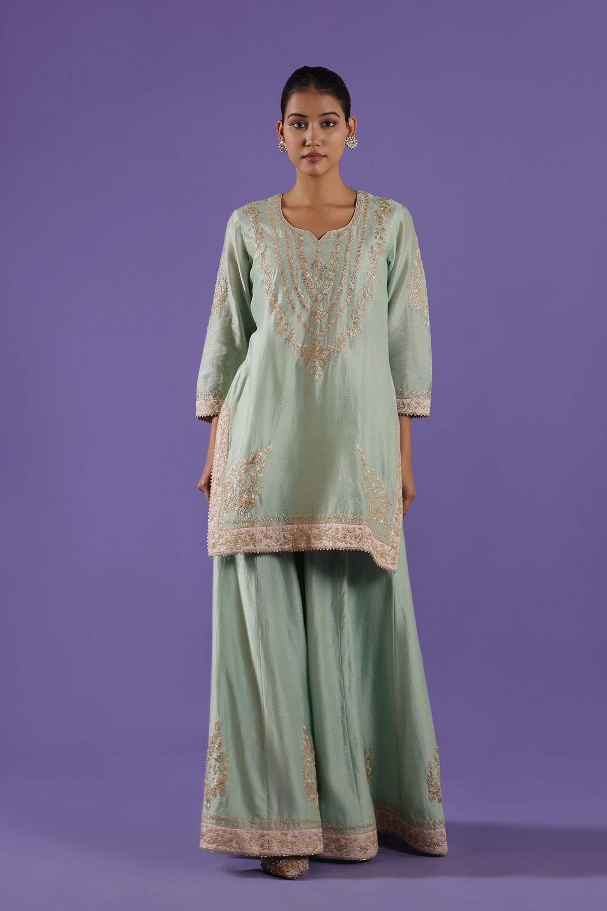 Mrunali Sharara set