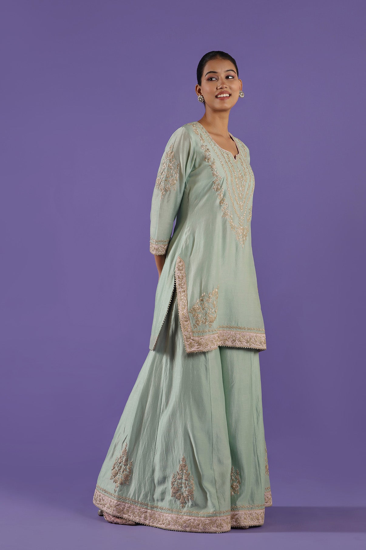 Mrunali Sharara set