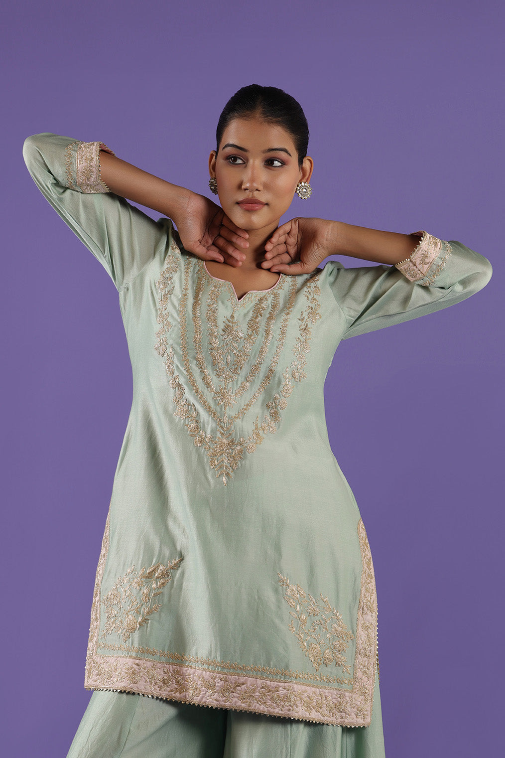 Mrunali Sharara set
