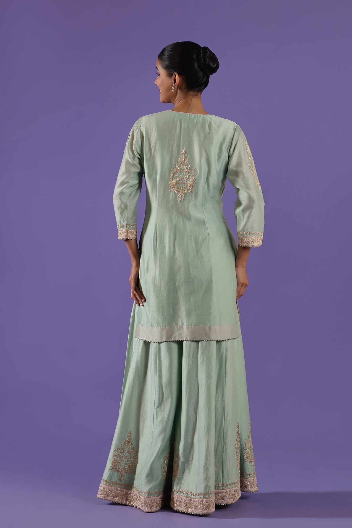 Mrunali Sharara set